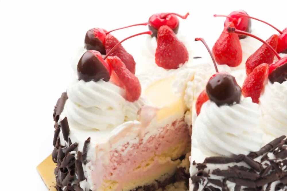 Strawberry Ice Cream Cake with Oreo Crust