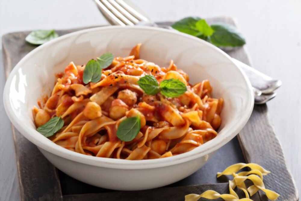 Pasta with Chickpeas and Tomatoes