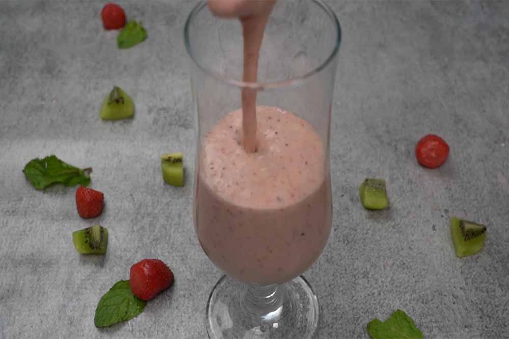 Tropical Smoothie Kiwi Quencher Recipe